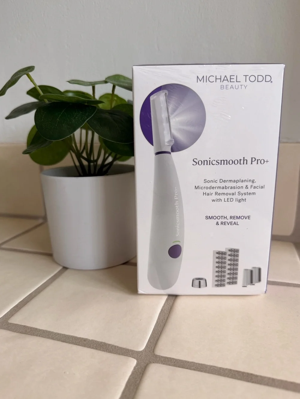 Sonicsmooth Pro+ White & Purple Facial Dermaplaning Device